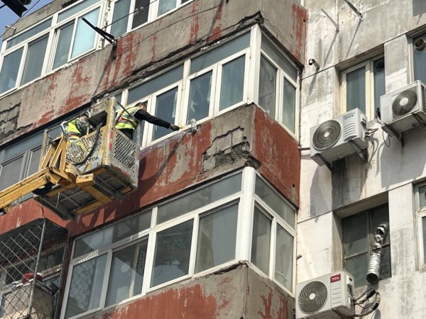股市股票配资 横七条路第二社区紧急抢修开裂脱落外墙